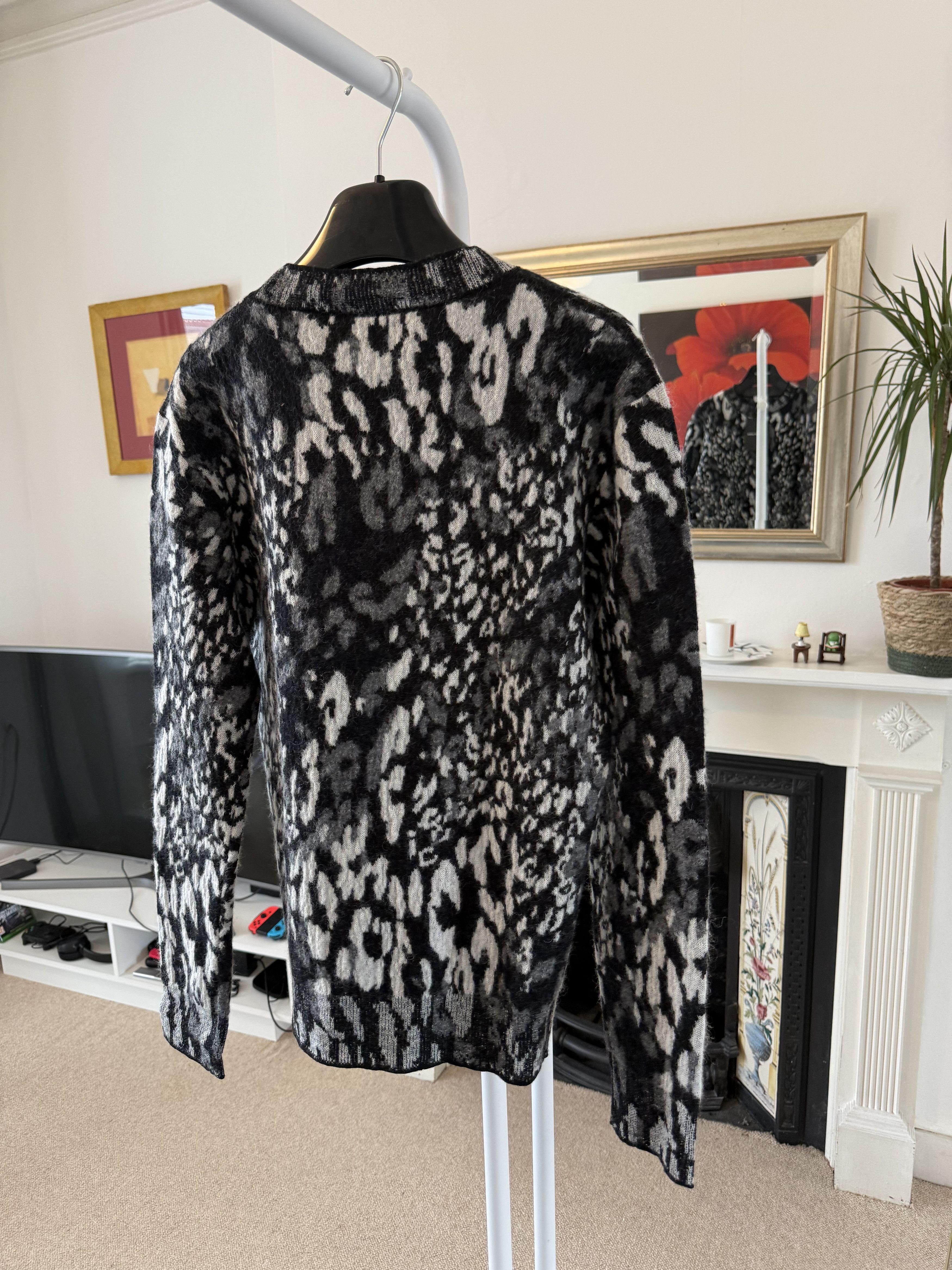 Saint Laurent Paris Saint Laurent wool leopard sweater Size US S / EU 44-46 / 1 - 4 Thumbnail