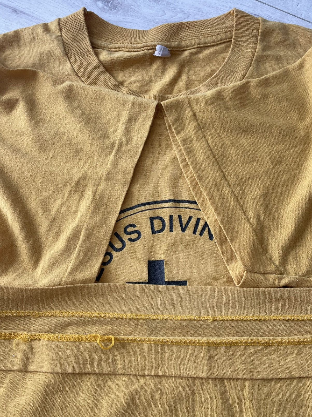 Vintage Vintage 80’s Religion Jesus Love Me T-Shirt Single RARE Size US M / EU 48-50 / 2 - 5 Thumbnail
