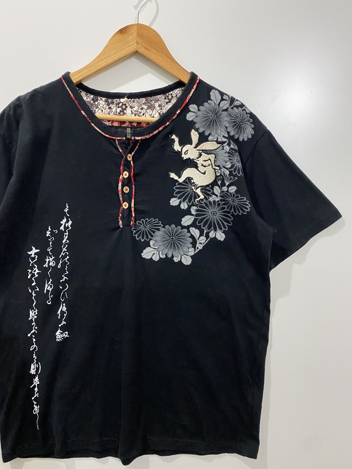 Japanese Brand rabbit motif sukajan t-shirt Size US L / EU 52-54 / 3 - 2 Thumbnail