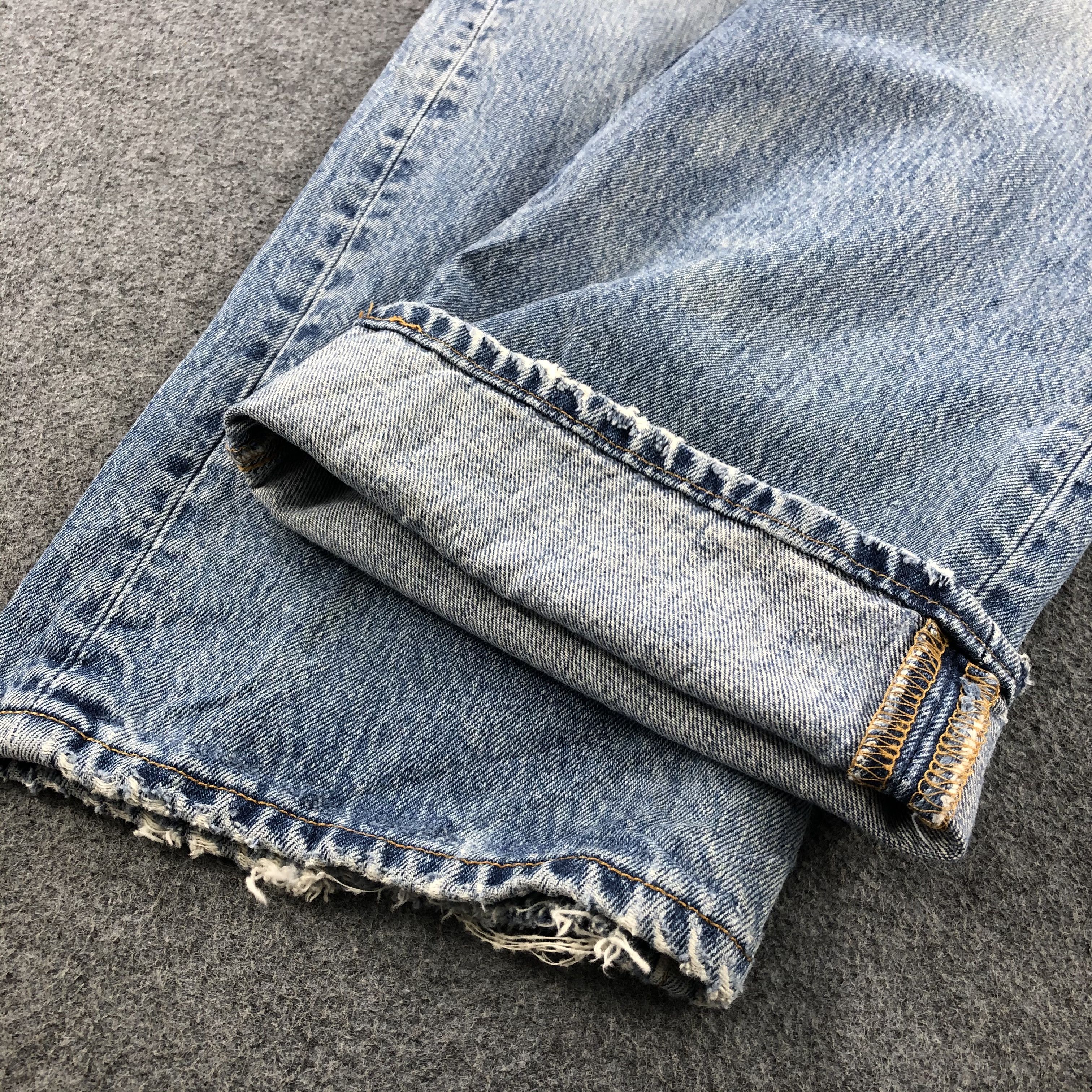 Levi's 90s Vintage Blue Wash Levis 501 Jeans-JM1794 Size US 35 - 5 Thumbnail