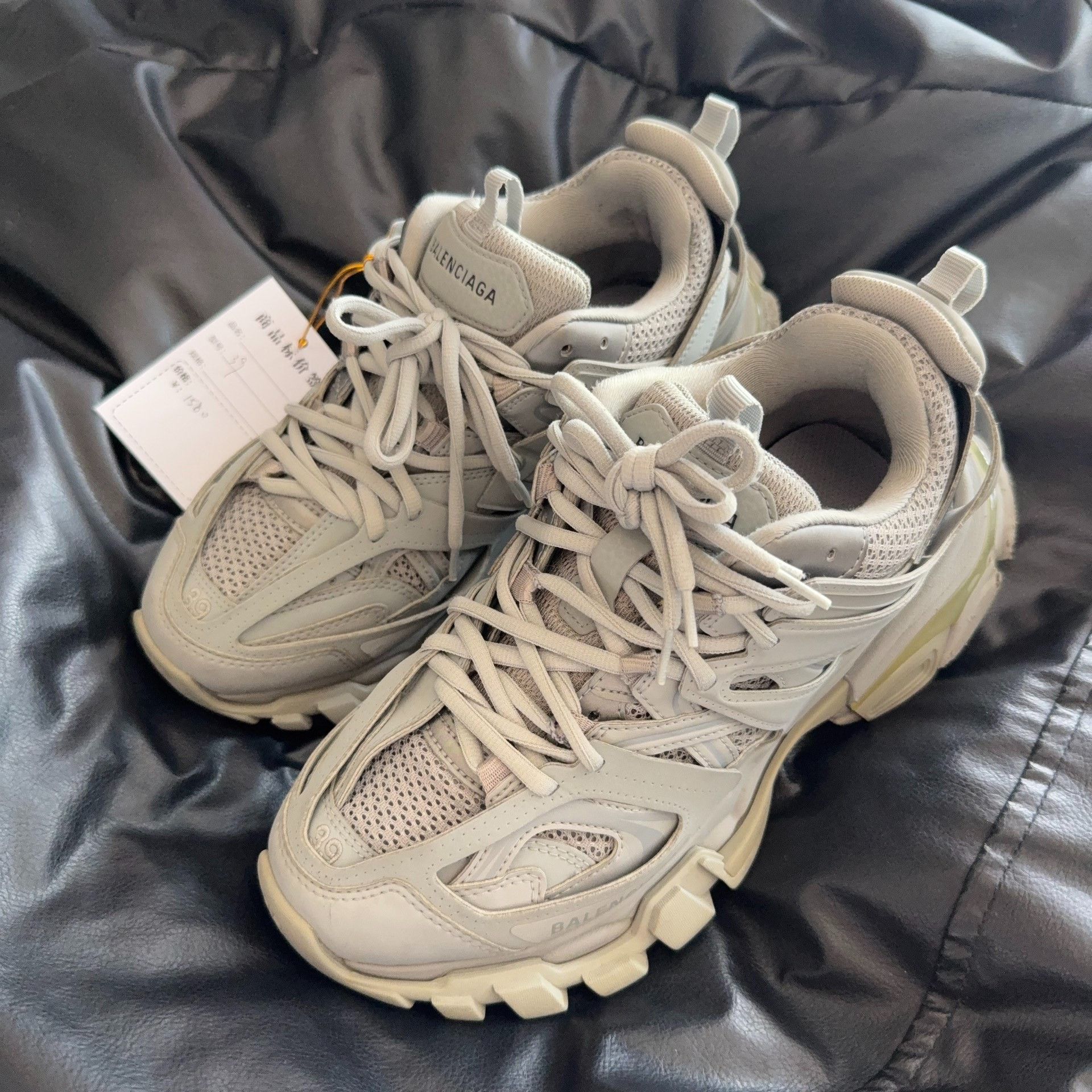 Balenciaga Balenciaga Gray Lowtop Sneakers 39 Women Size US 8.5 / IT 38.5 - 1 Thumbnail