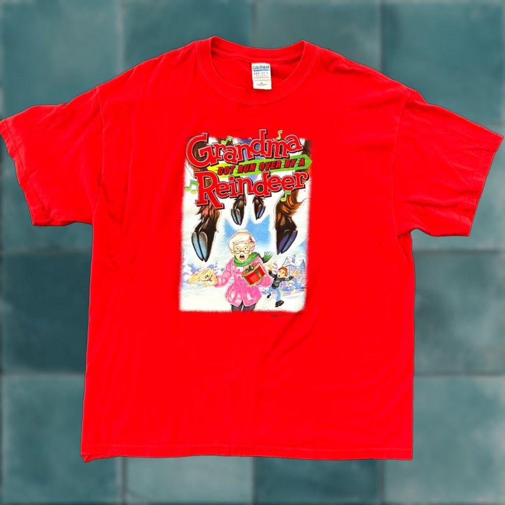 Gildan VINTAGE Christmas Grandma Got Ran Over By A Reindeer T Shirt Men XL Red Gildan Size US XL / EU 56 / 4 - 1 Thumbnail