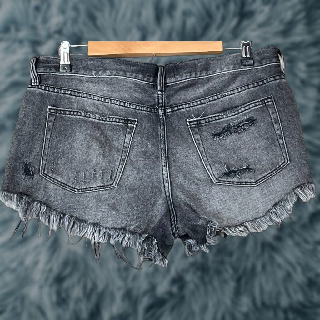 Free People Free People We The Free Distressed Raw Hem High Rise Denim Short Size 29 Black Size 29" - 1 Thumbnail