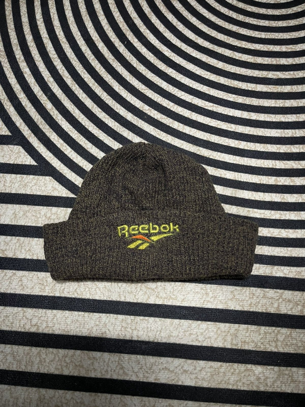 Reebok 90s REEBOK EMBROIDERED LOGO BEANIE HAT Size ONE SIZE - 1 Thumbnail