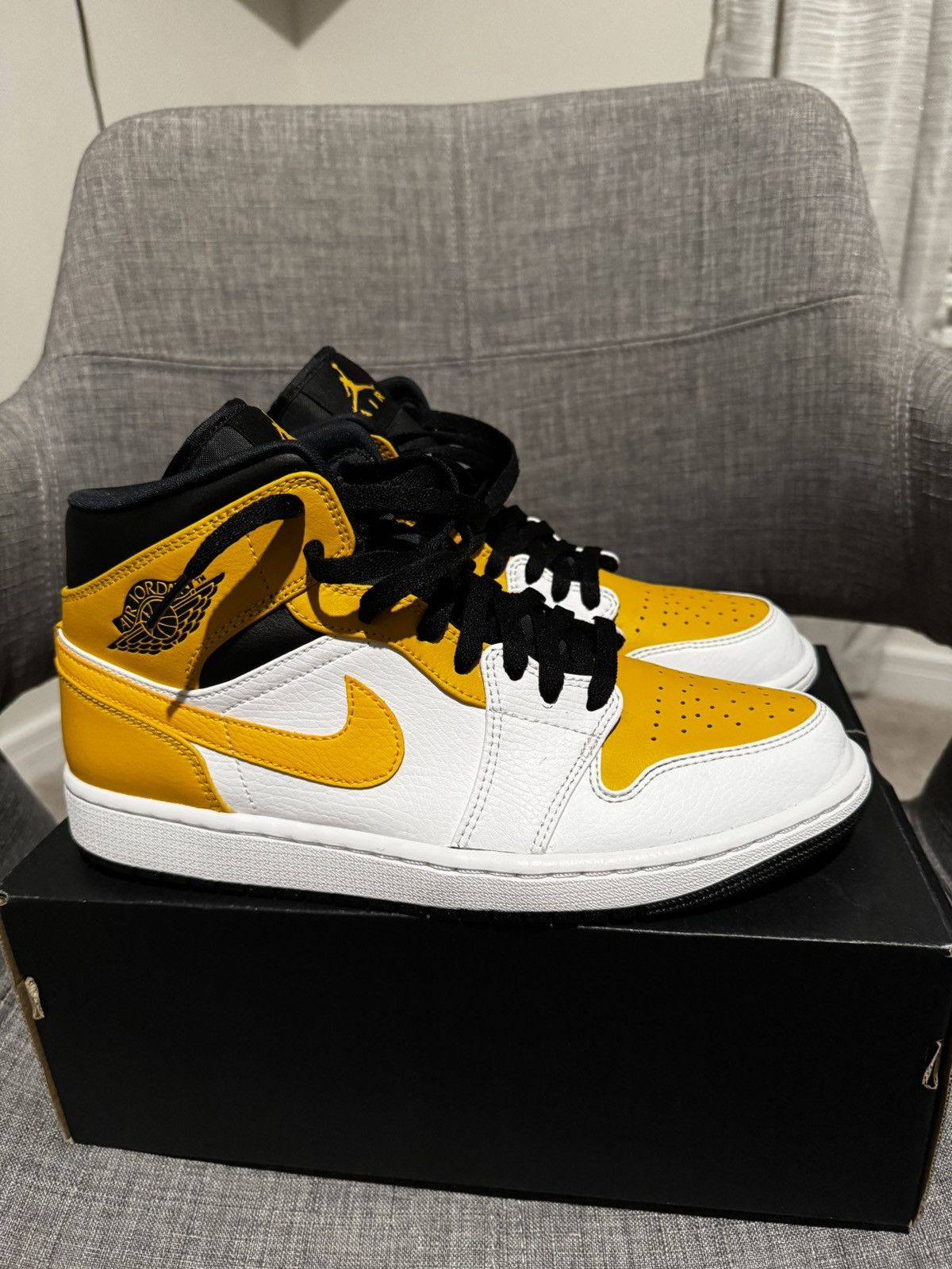 Jordan Brand Air Jordan 1 Mid Size US 9 / EU 42 - 11 Thumbnail