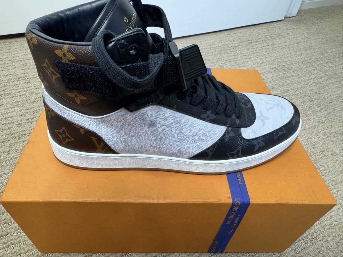 Louis Vuitton Louis Vuitton Rivoli High tri-color Size US 11.5 / EU 44-45 - 4 Thumbnail