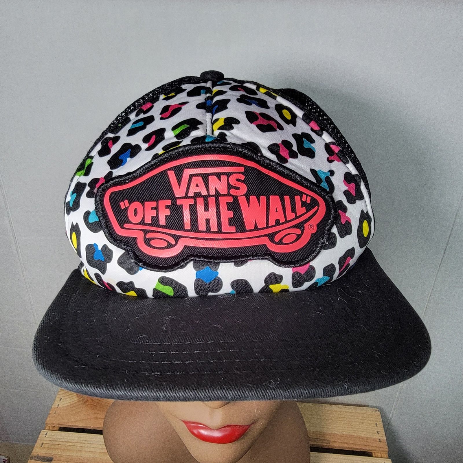 Vans VANS Retro Snap Back Trucker Hat "Off The Wall" Size ONE SIZE - 1 Thumbnail