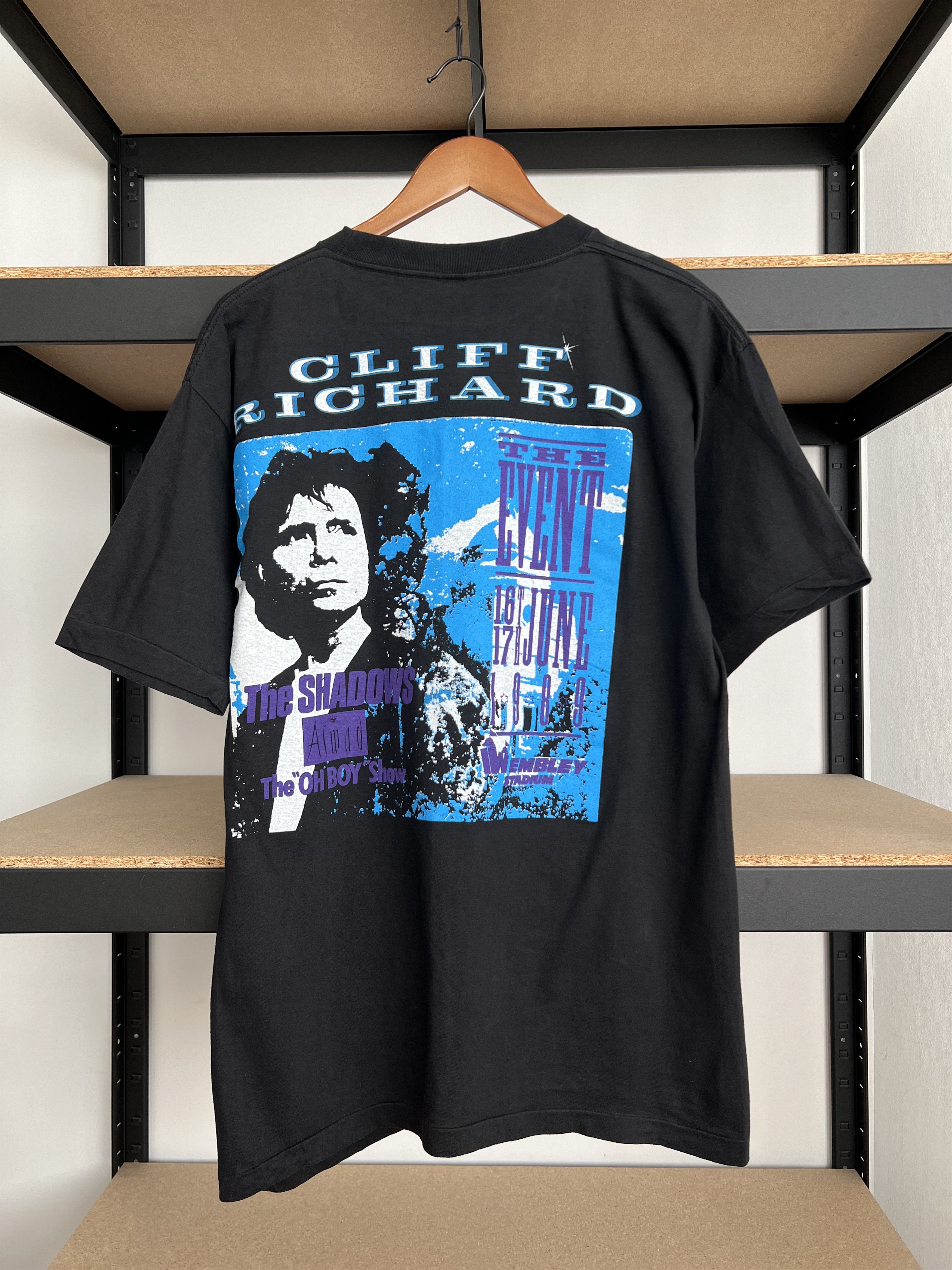 Band Tees Vintage 1989 Cliff Richard The Event Wembley Black T-shirt Size US L / EU 52-54 / 3 - 2 Thumbnail