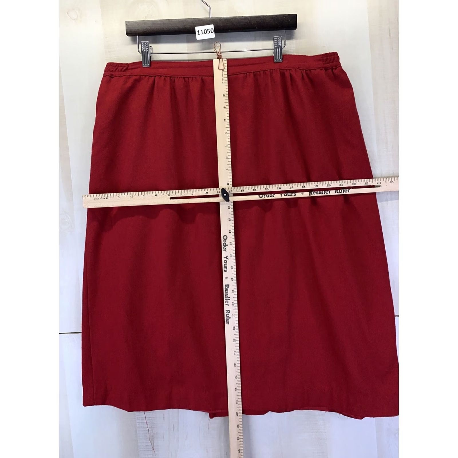 Vintage VINTAGE Red Wool Straight Skirt Womens Size 24 Knee Length 80s 24 Womens Skirt Size 42" / US 20 - 3 Thumbnail