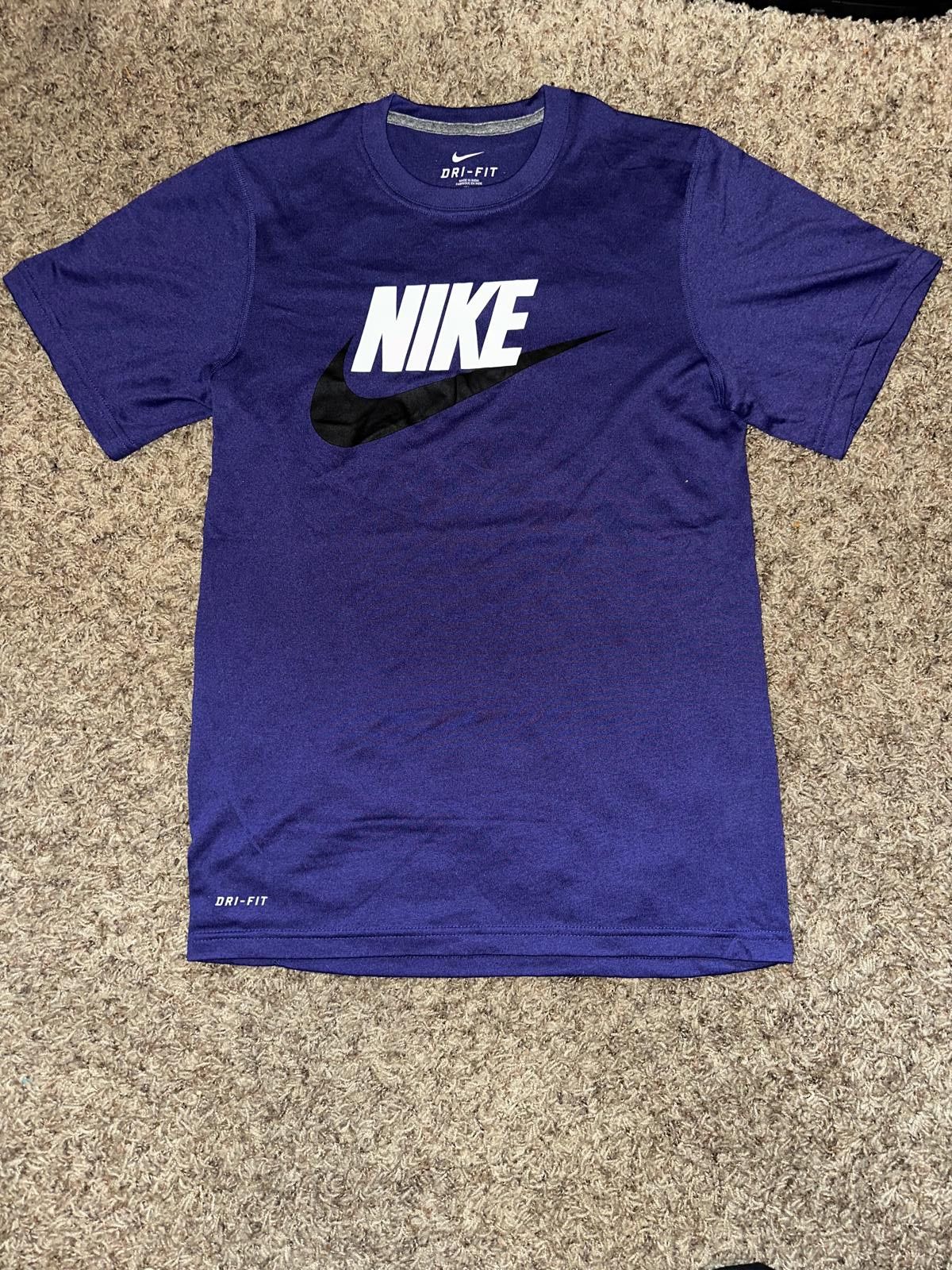 Nike VINTAGE Nike Men’s Graphic NSW T-Shirt 2014 Size US XS / EU 42 / 0 - 1 Thumbnail