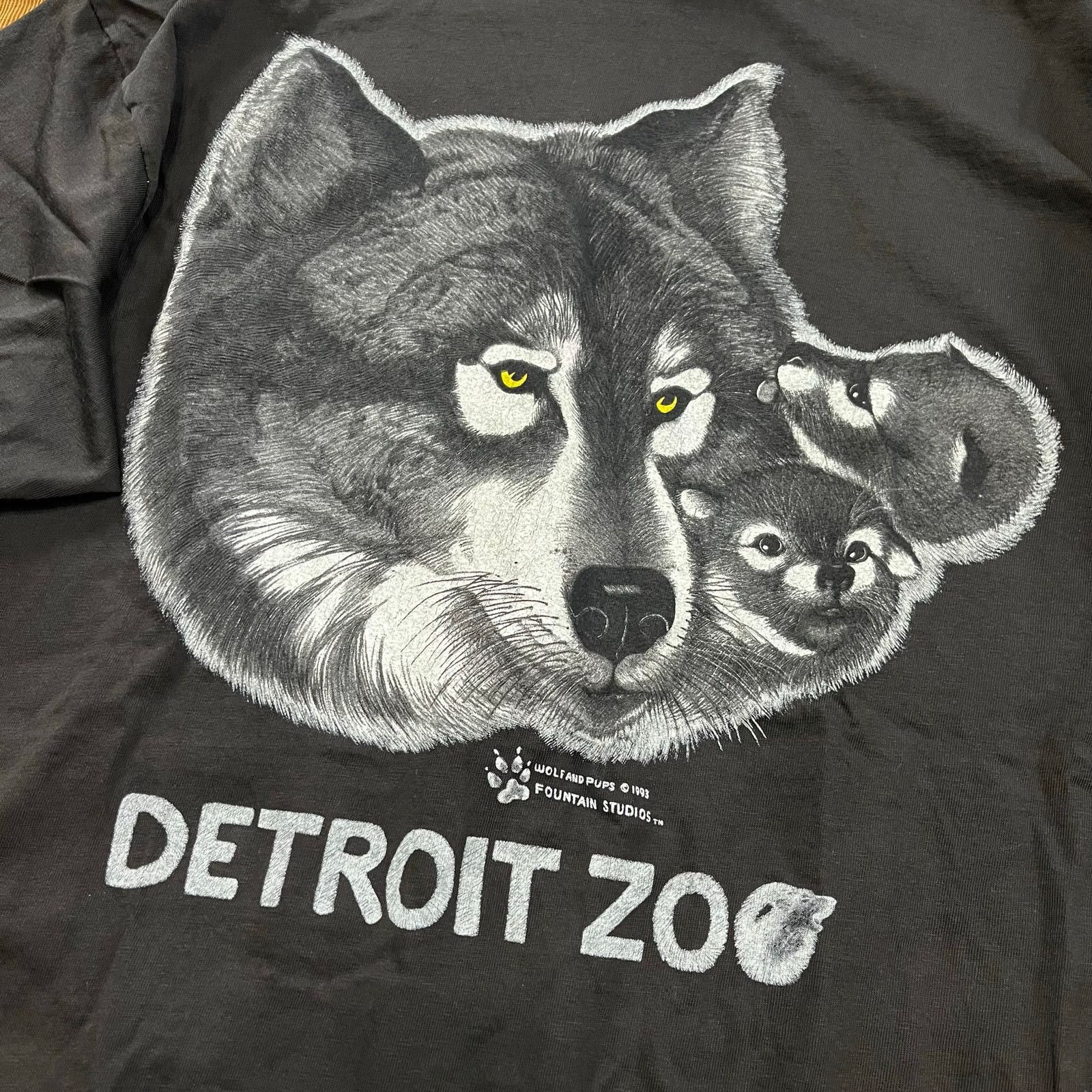 Hanes Vintage 1993 Wolf and her Cubs Detroit Zoo Graphic Black Tee Size US XL / EU 56 / 4 - 3 Thumbnail
