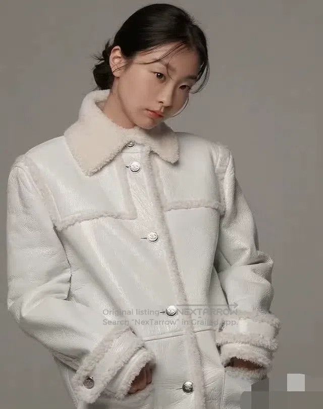 Chanel Chanel 21B white fur all-in-one lapel long-sleeved jacket Size XS / US 0-2 / IT 36-38 - 2 Thumbnail