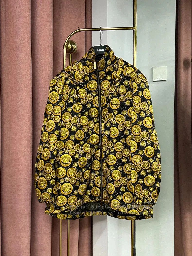Versace Versace Gold Coin Logo Windbreaker Jacket. Size US S / EU 44-46 / 1 - 1 Thumbnail