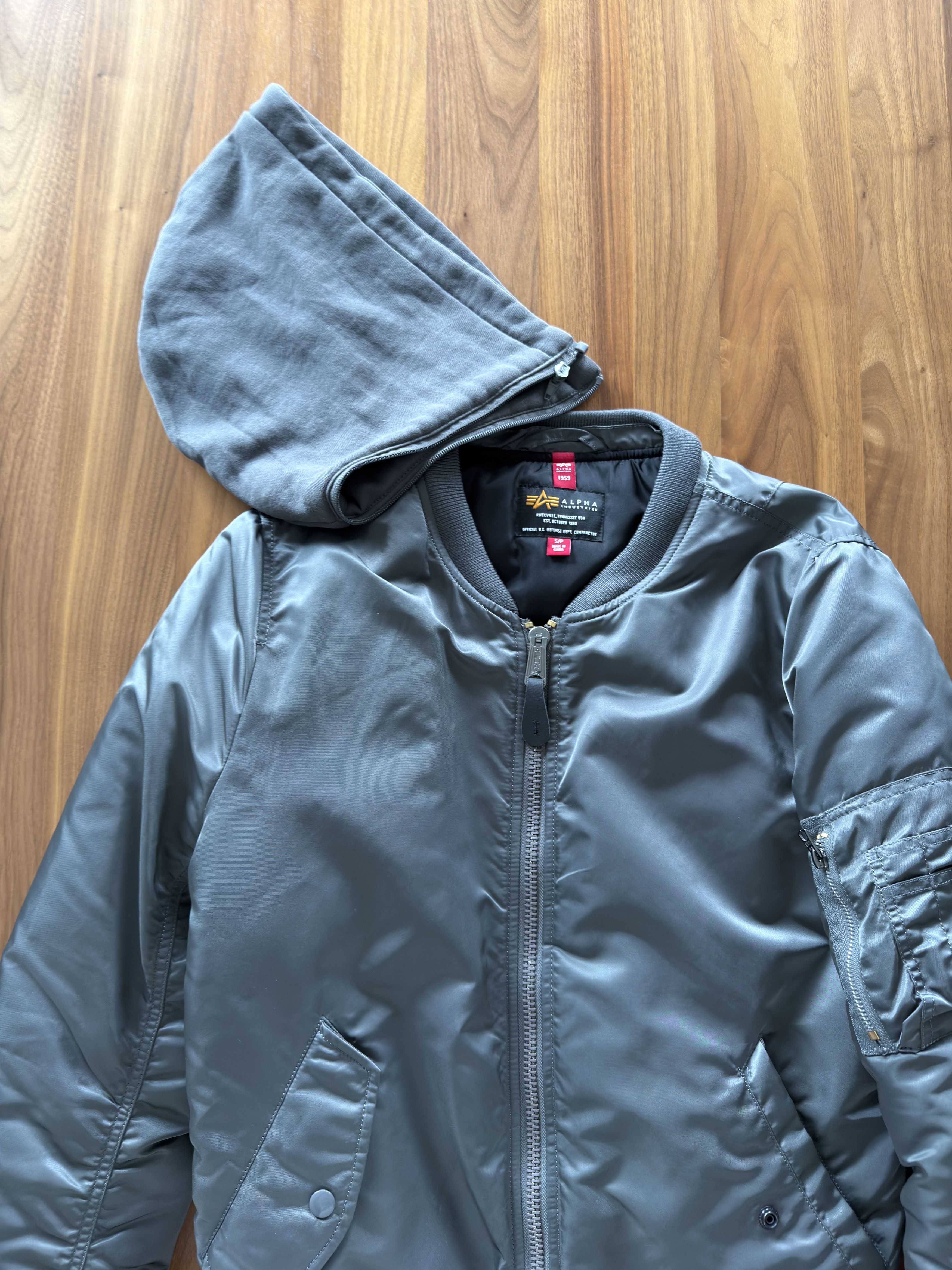 Alpha Industries Alpha Industries Silver Bomber Jacket Size US S / EU 44-46 / 1 - 2 Thumbnail