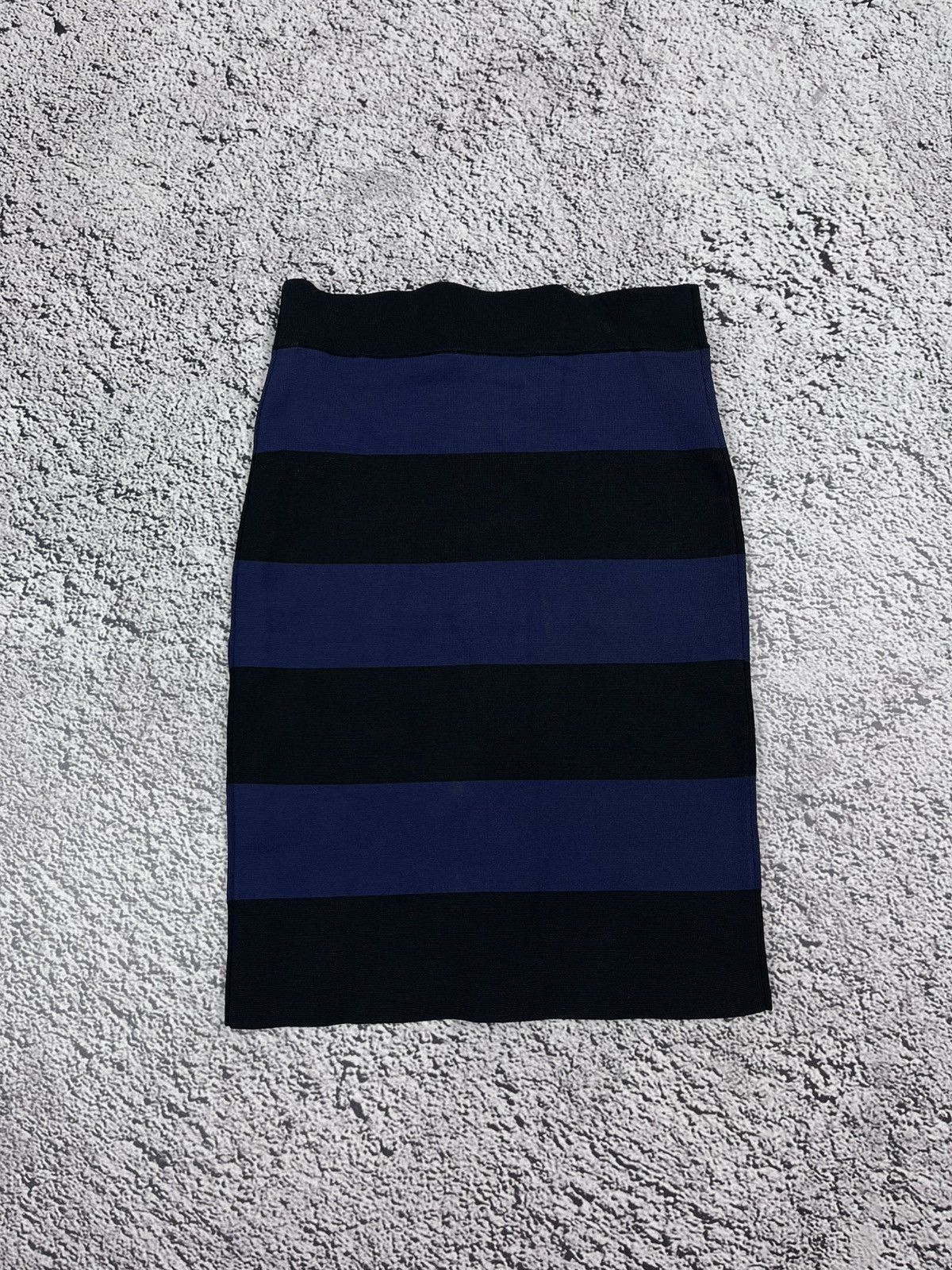 Bcbgmaxazria Y2KBCBGMAXAZRIA Striped Bodycon Skirt S Size 26" / US 2 / IT 38 - 6 Thumbnail