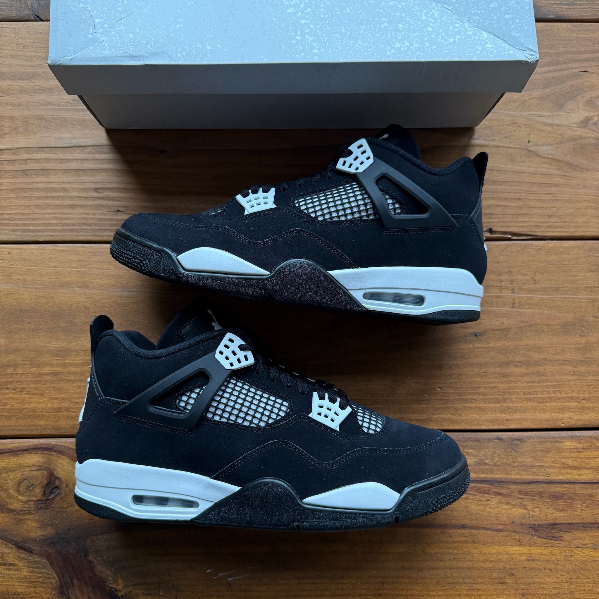 Jordan Brand Size 13 - Jordan 4 Retro 'White Thunder' (Damaged Box) Size US 13 / EU 46 - 2 Thumbnail