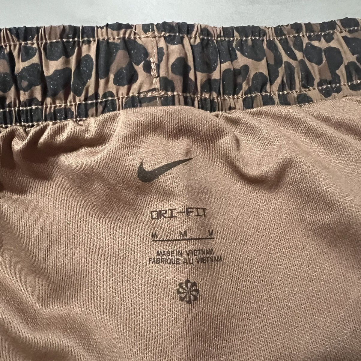 Nike Dri Fit Tempo Leopard Print Shorts SZ M Size 26" / US 2 / IT 38 - 9 Thumbnail