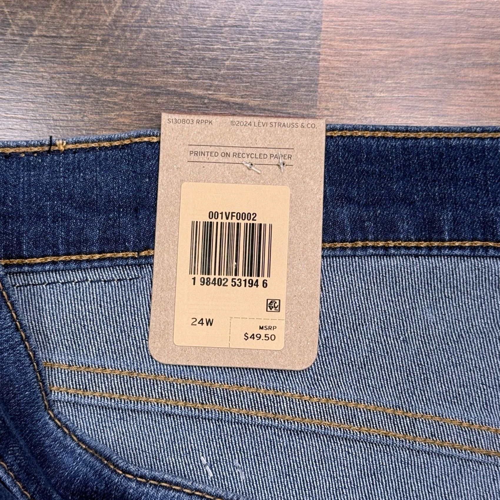 Levi's Levi's Bermuda Shorts Womens 24W Mid Rise Shaping Denim 5-Pocket Blue 10in Inseam Plus Size Size 42" / US 20 - 4 Thumbnail