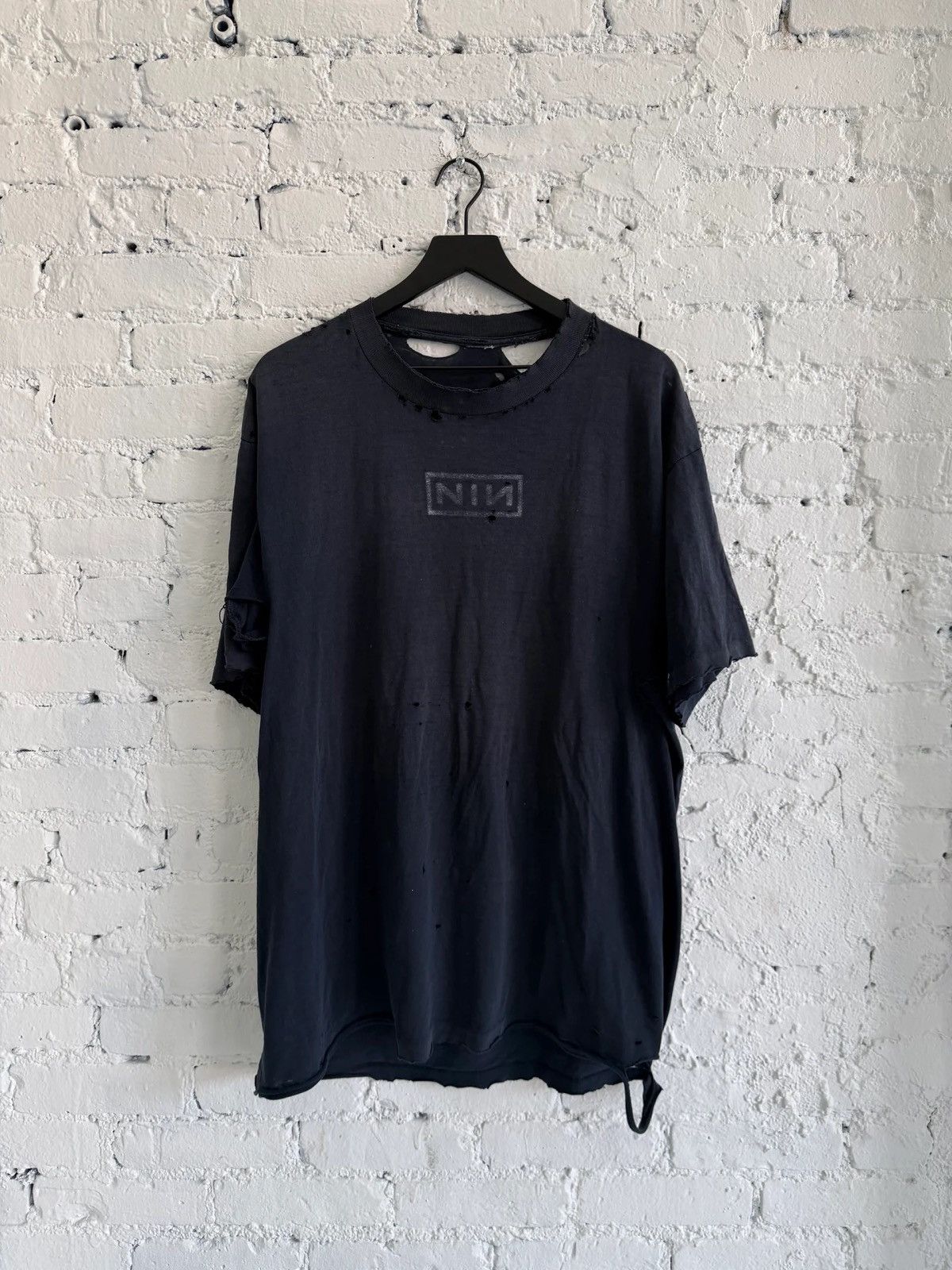 Vintage 1990s Nine Inch Nails Thrashed Tee Size US XL / EU 56 / 4 - 1 Thumbnail