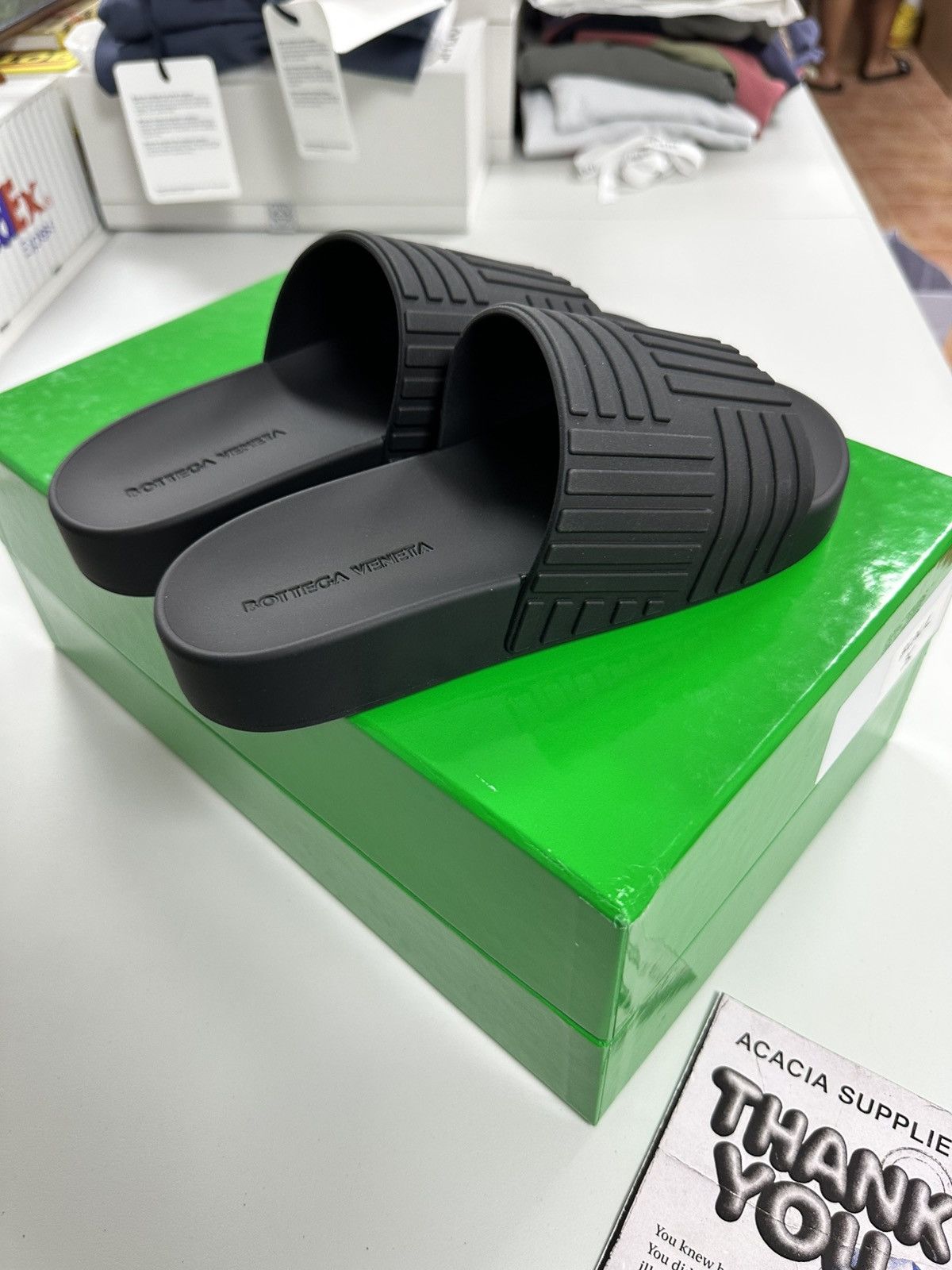 Bottega Veneta Bottega Veneta Embossed Rubber Slides Size US 5 / IT 35 - 3 Thumbnail