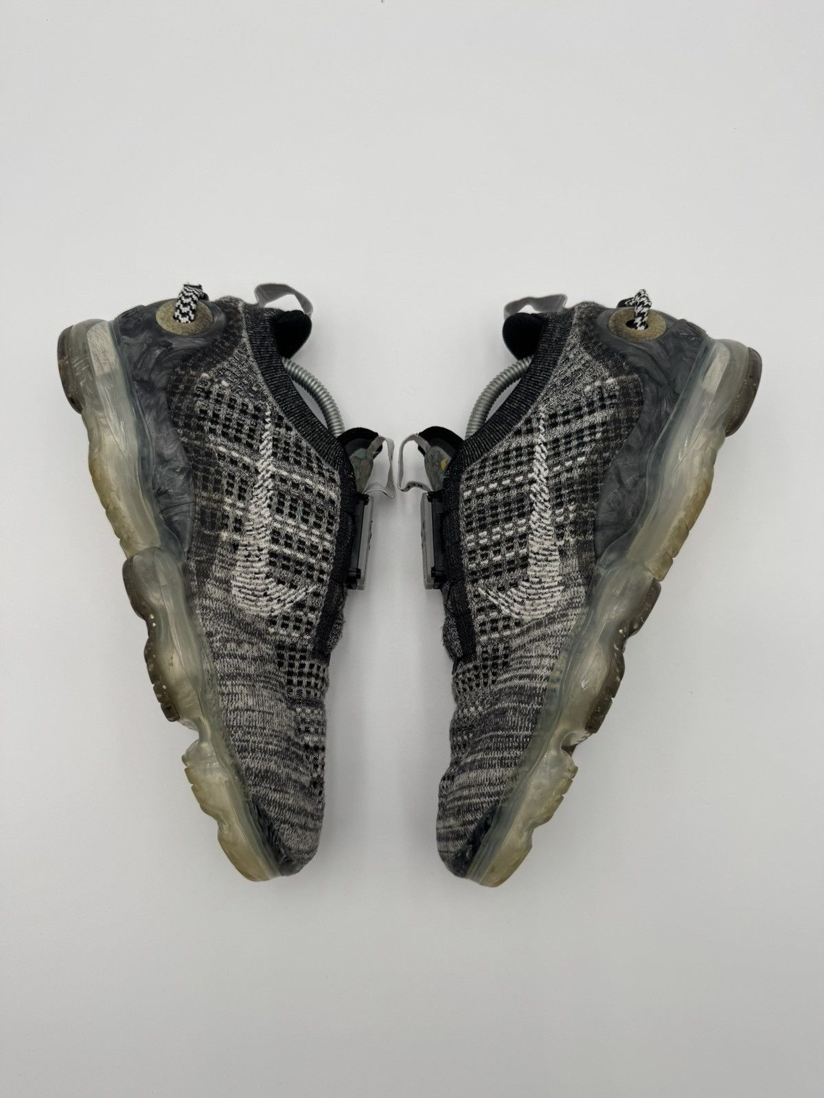 Nike Shoes Mens Size 9.5 Air Vapormax Flyknit Sneakers Oreo in Black