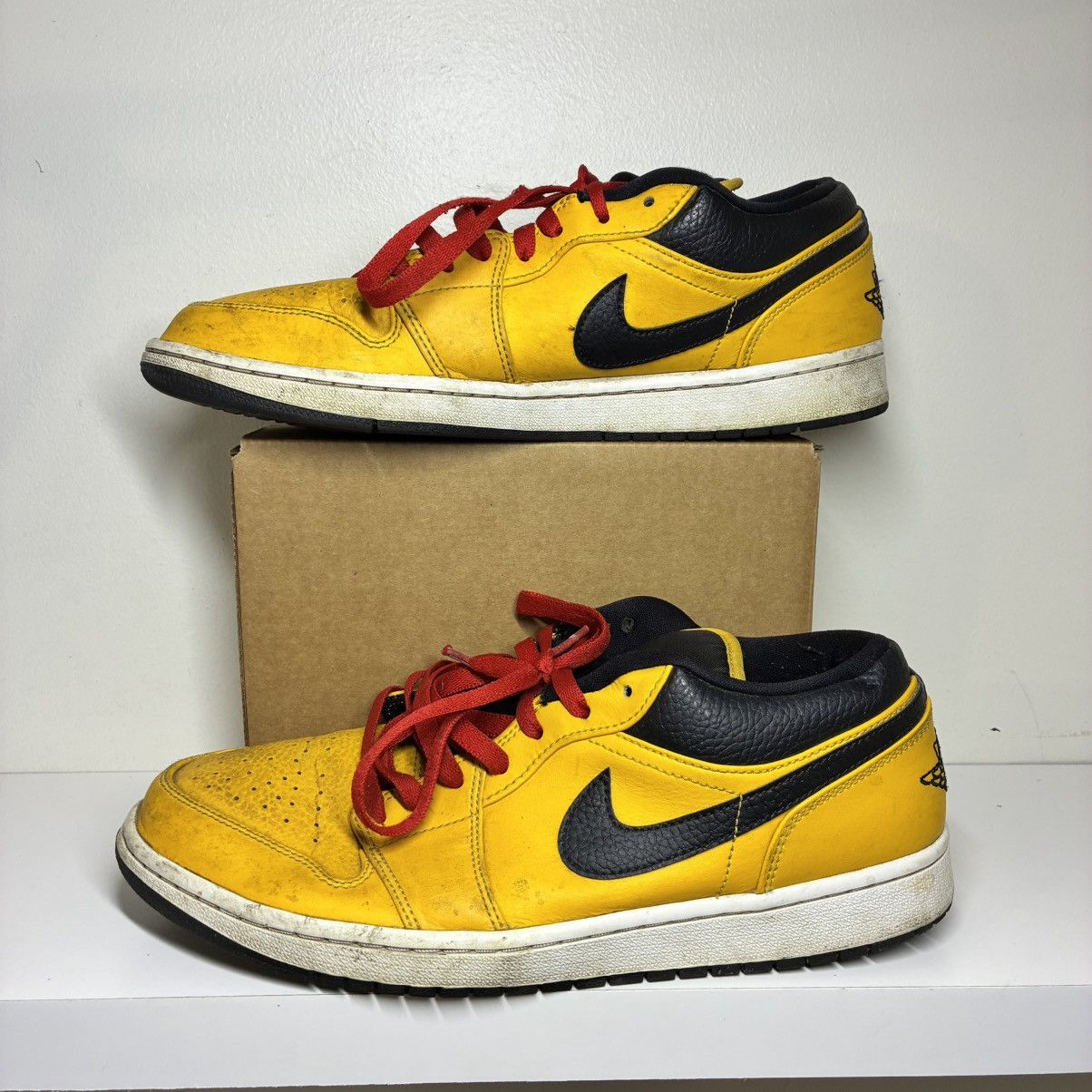 Jordan Brand Men's Size 10.5 Nike Air Jordan 1 Low University Gold Black Size US 10.5 / EU 43-44 - 2 Thumbnail