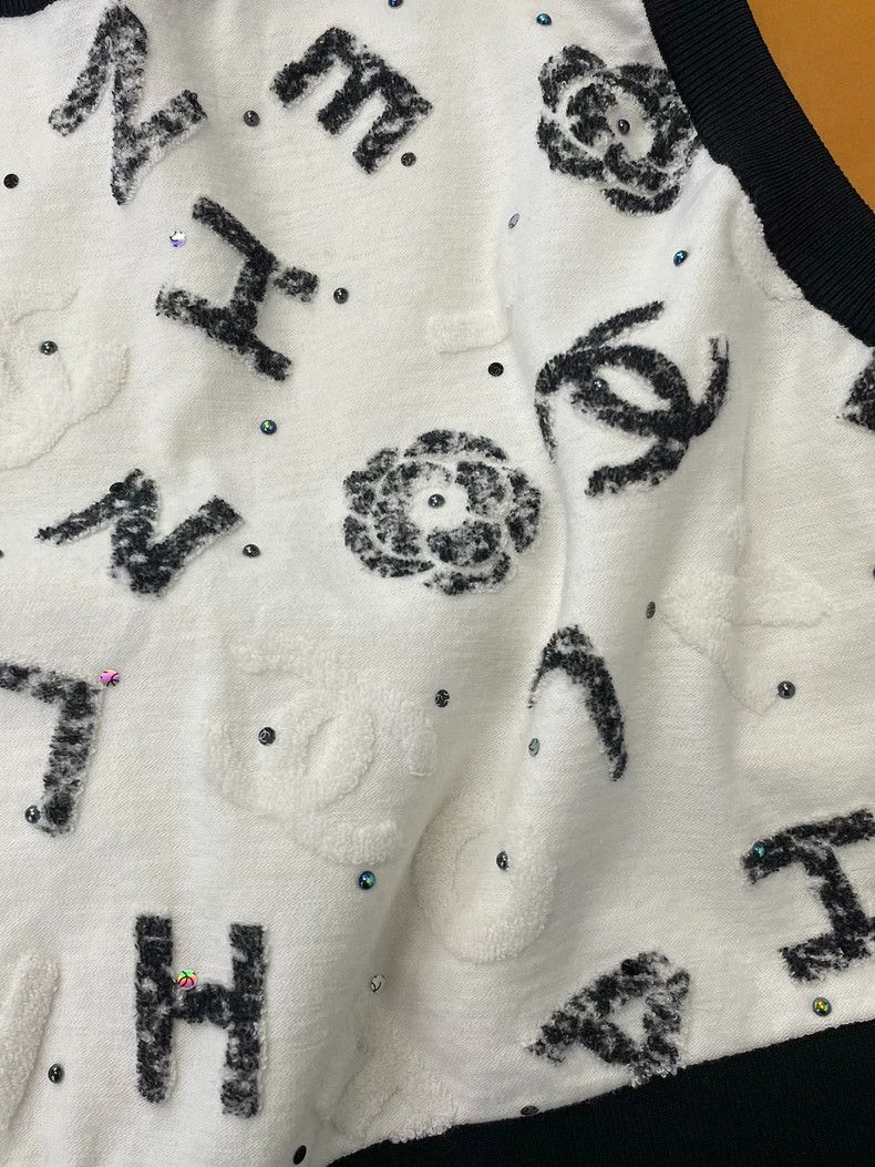 Chanel Chanel Black and white letter embossed logo vest Size S / US 4 / IT 40 - 2 Thumbnail