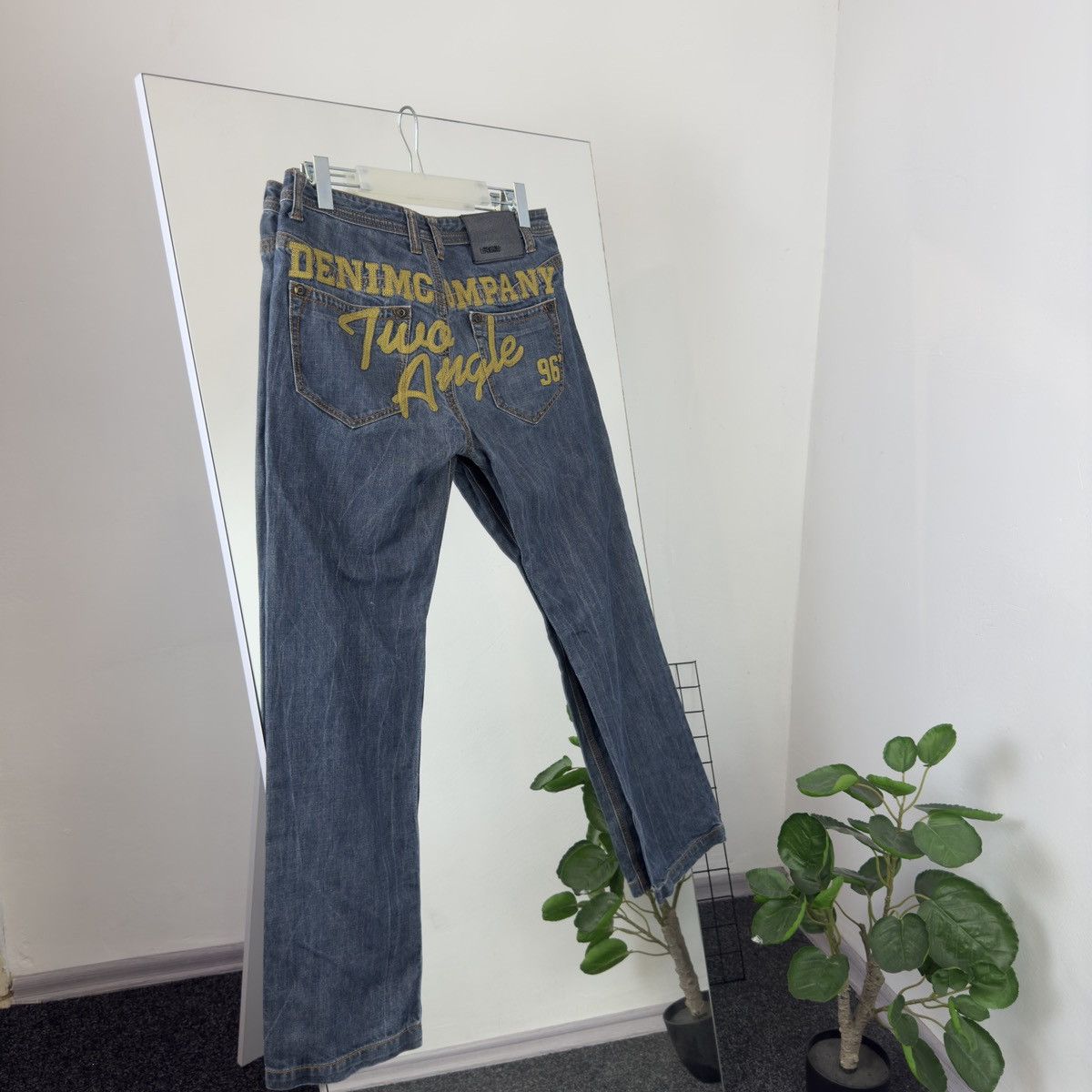 Japanese Brand Japanese Brand Denim Pants Big Enbroidered Print Size US 34 / EU 50 - 1 Thumbnail