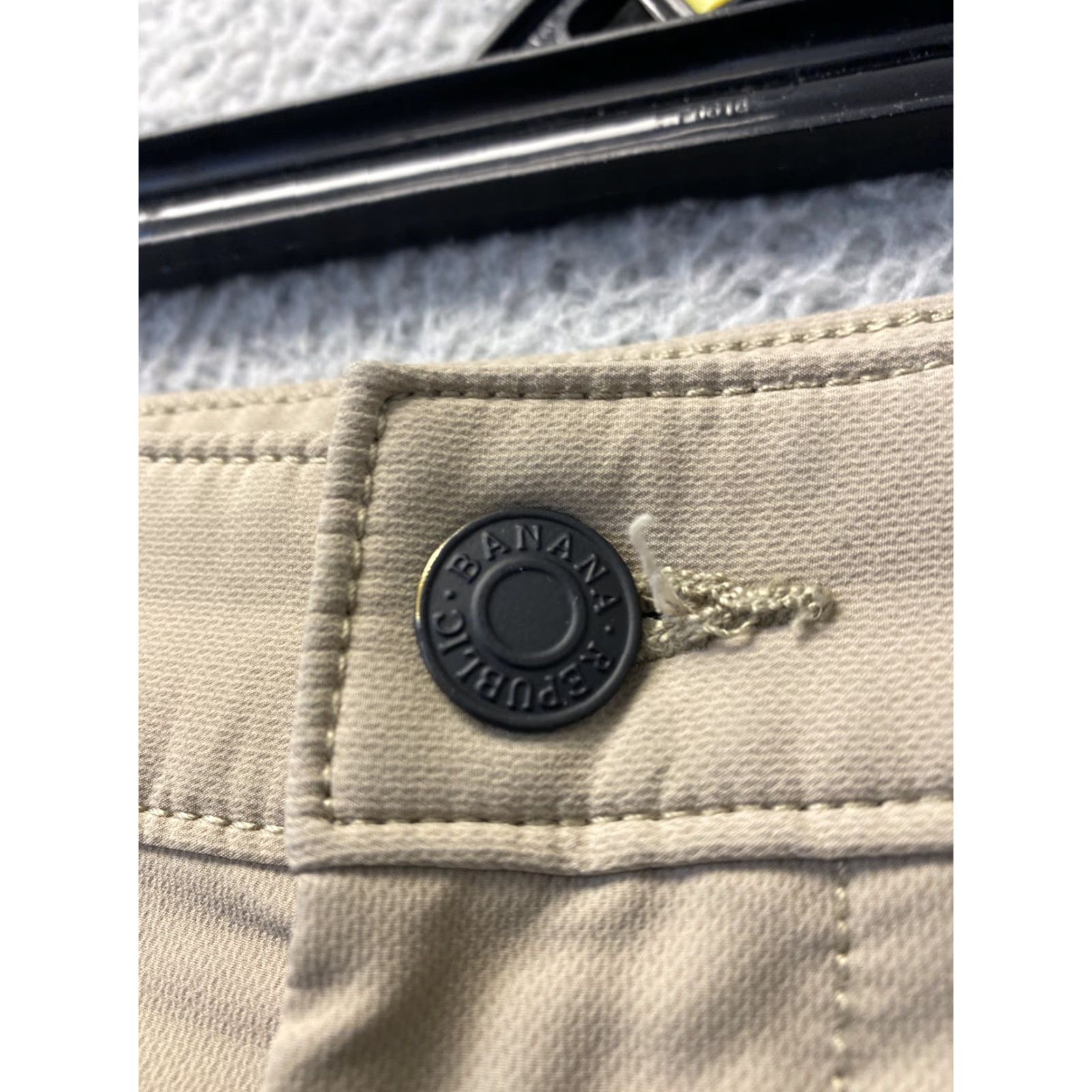 Banana Republic Banana Republic Golf Pants Mens 34X31 Beige Lightweight Comfort Performance Size US 34 / EU 50 - 3 Thumbnail