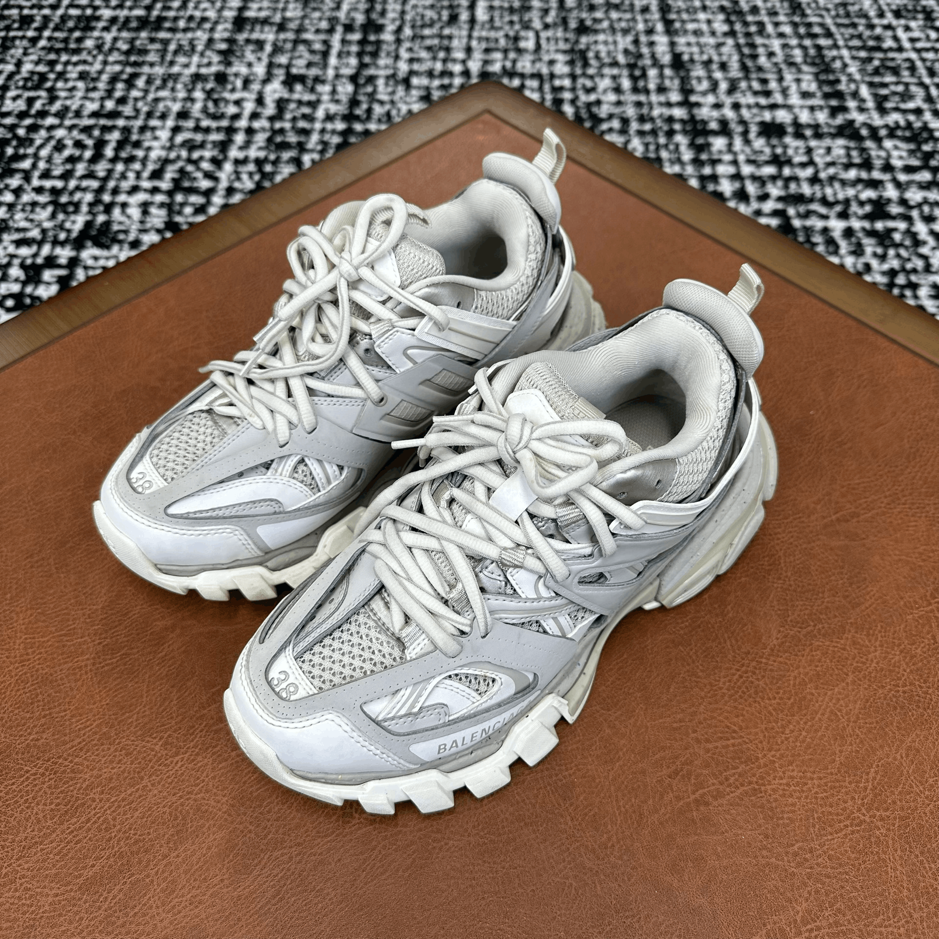 Balenciaga Balenciaga Brown Lowtop Sneakers it_38 Women Size US 8 / IT 38 - 1 Thumbnail