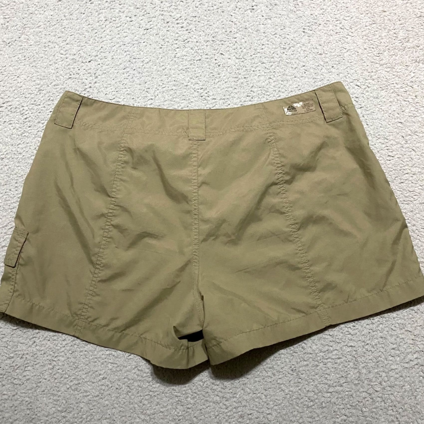 Nike ACG Nike ACG Shorts Beige Cargo Outdoor Hiking Womens 14 Adjustable Pockets- 4 in Inseam Casual Activewear Mens Womens Girls Size 36" / US 14 / IT 50 - 2 Thumbnail