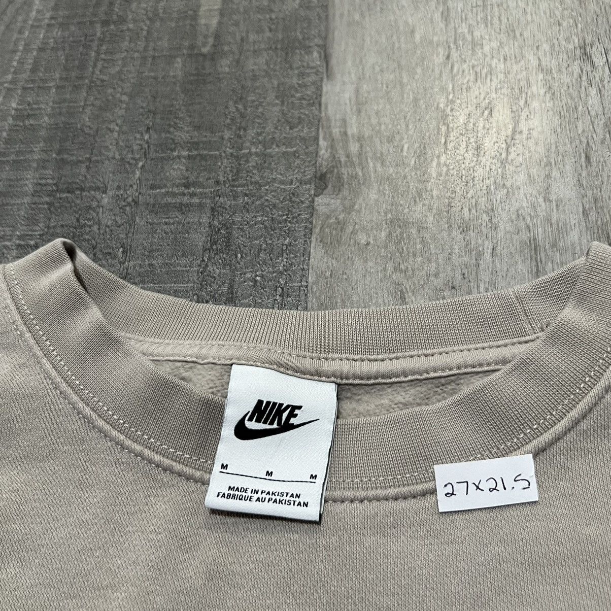 Nike Nike Centerswoosh Sweatshirt Womens Beige Cropped Crewneck Size M / US 6-8 / IT 42-44 - 4 Thumbnail