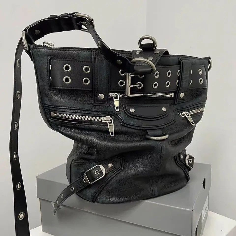 Japanese Brand × Other High Street Gothic Capacity Crossbody Bag Unisex Size ONE SIZE - 4 Thumbnail