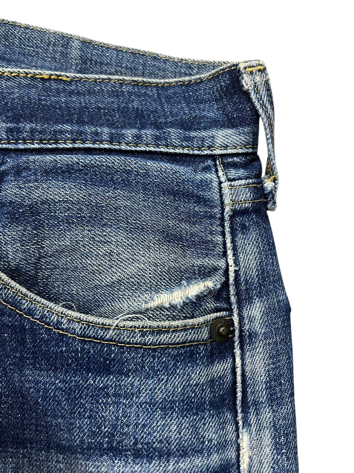 Levi's LEVI’S 702 BIG E BACKLE BACK SELVEDGE FADED DISTRESSED JEAN Size US 28 / EU 44 - 13 Thumbnail