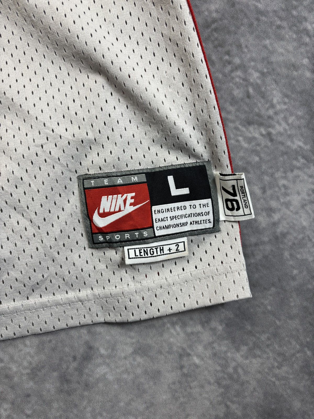 Nike Vintage Portland Trailblazers Jersey 2000s NBA Randolph Gray Size US L / EU 52-54 / 3 - 11 Thumbnail