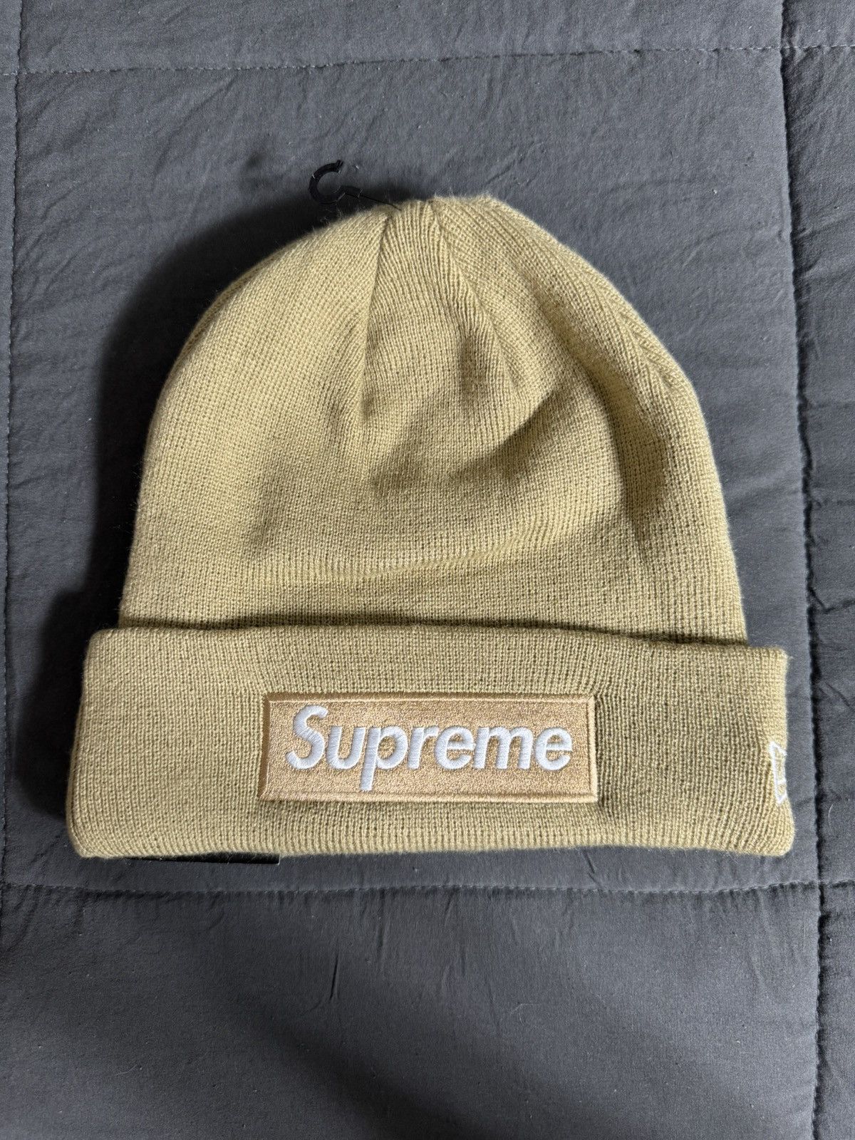 New Era × Supreme Supreme New Era Box Logo Beanie - Dark Sand (FW 23) Size ONE SIZE - 3 Thumbnail