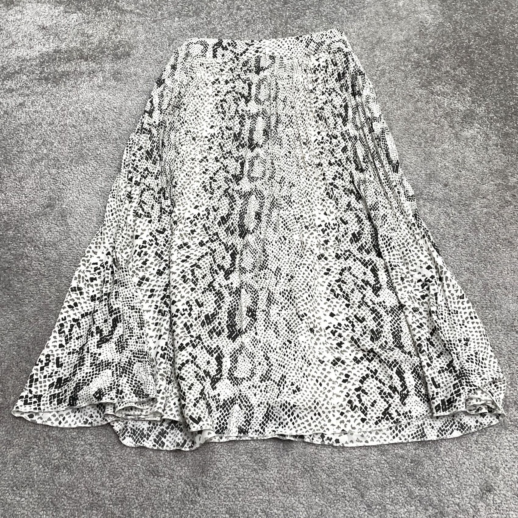 J.Crew J. Crew Snake Skin Pleated Midi Skirt Womens 0 White Gray Animal Print Lined Size 25" / US 0 / IT 36 - 2 Thumbnail