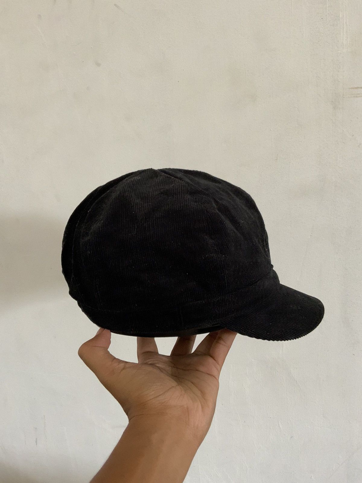 Uniqlo Corduroi Black Uniqlo Newsboy Hat Size ONE SIZE - 4 Thumbnail