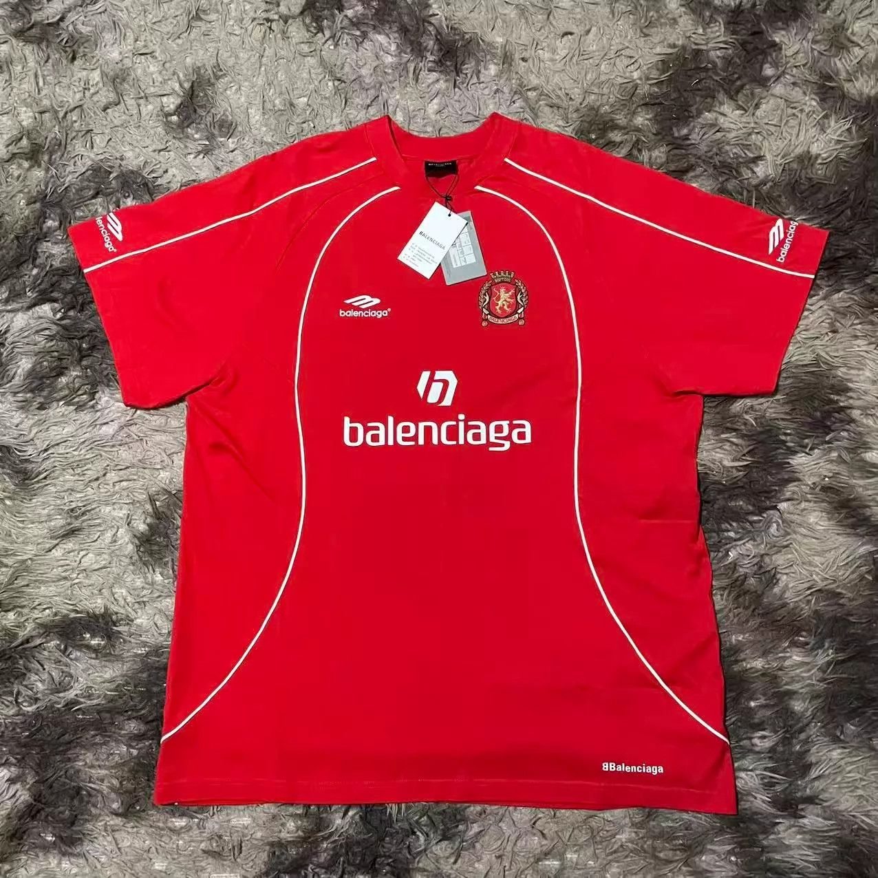 Balenciaga Balenciaga x Man Utd Neymar red letter logo short tee 3 Size L / US 10 / IT 46 - 1 Thumbnail