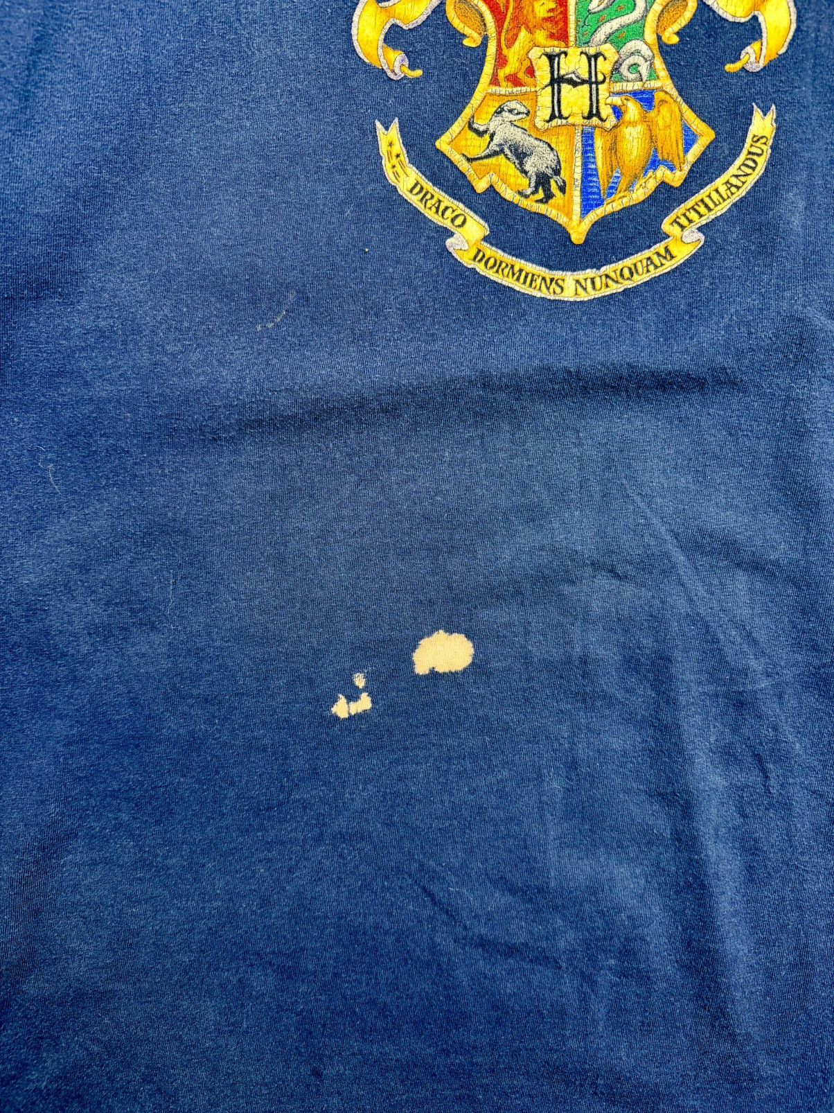 Vintage Vintage 2000 Harry Potter Hogwarts Crest Tee USA Made XL Size US XL / EU 56 / 4 - 5 Thumbnail