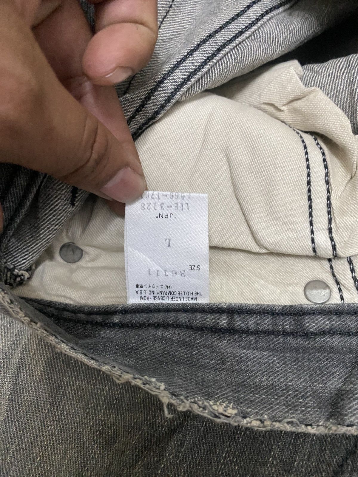 Lee × Vintage Vintage lee rider black faded distressed denim Size US 33 - 10 Thumbnail