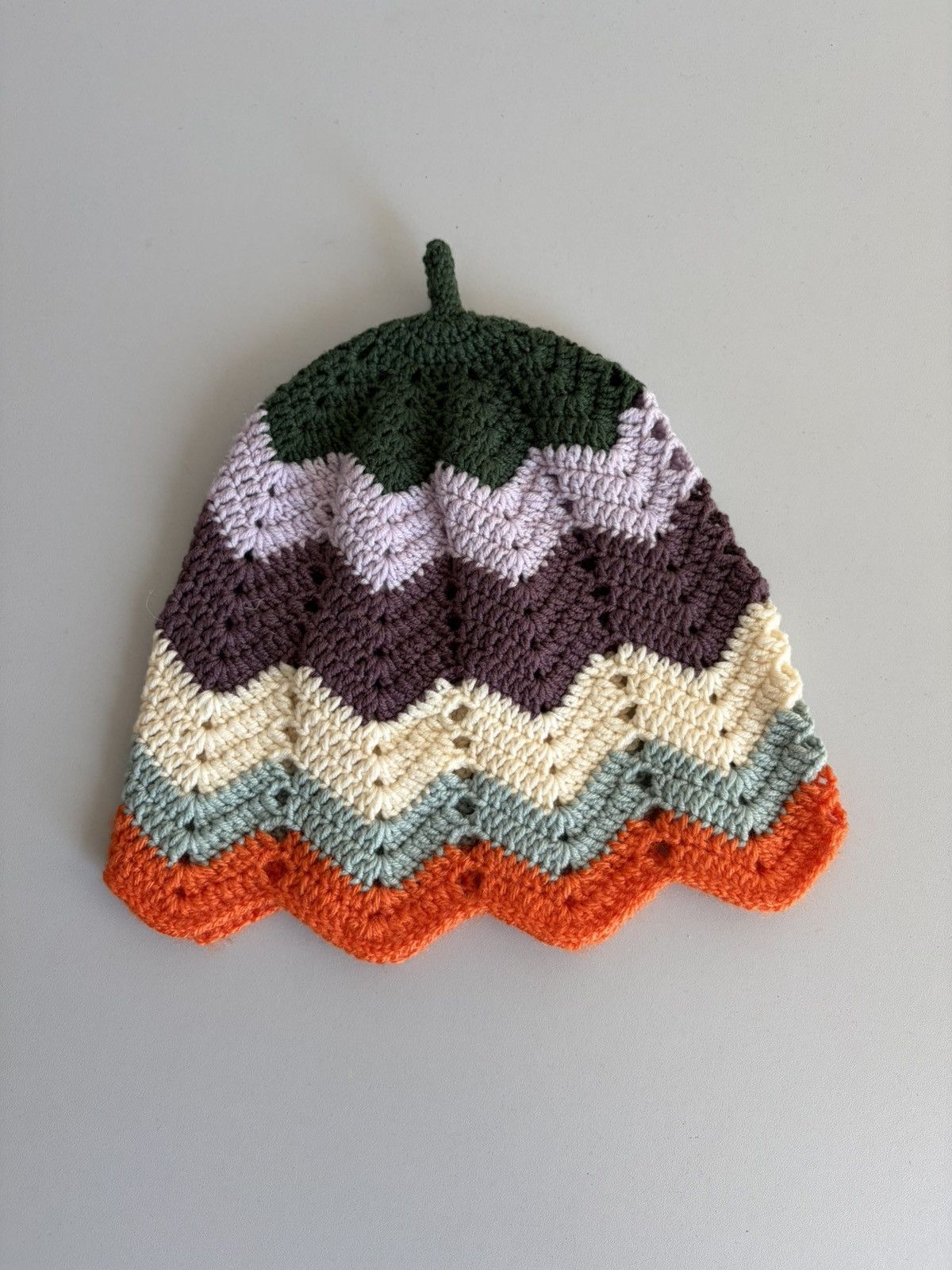 Edward Cuming Iconic Edward Cuming AW22 hand crochet gumnut beanie hat Size ONE SIZE - 1 Thumbnail