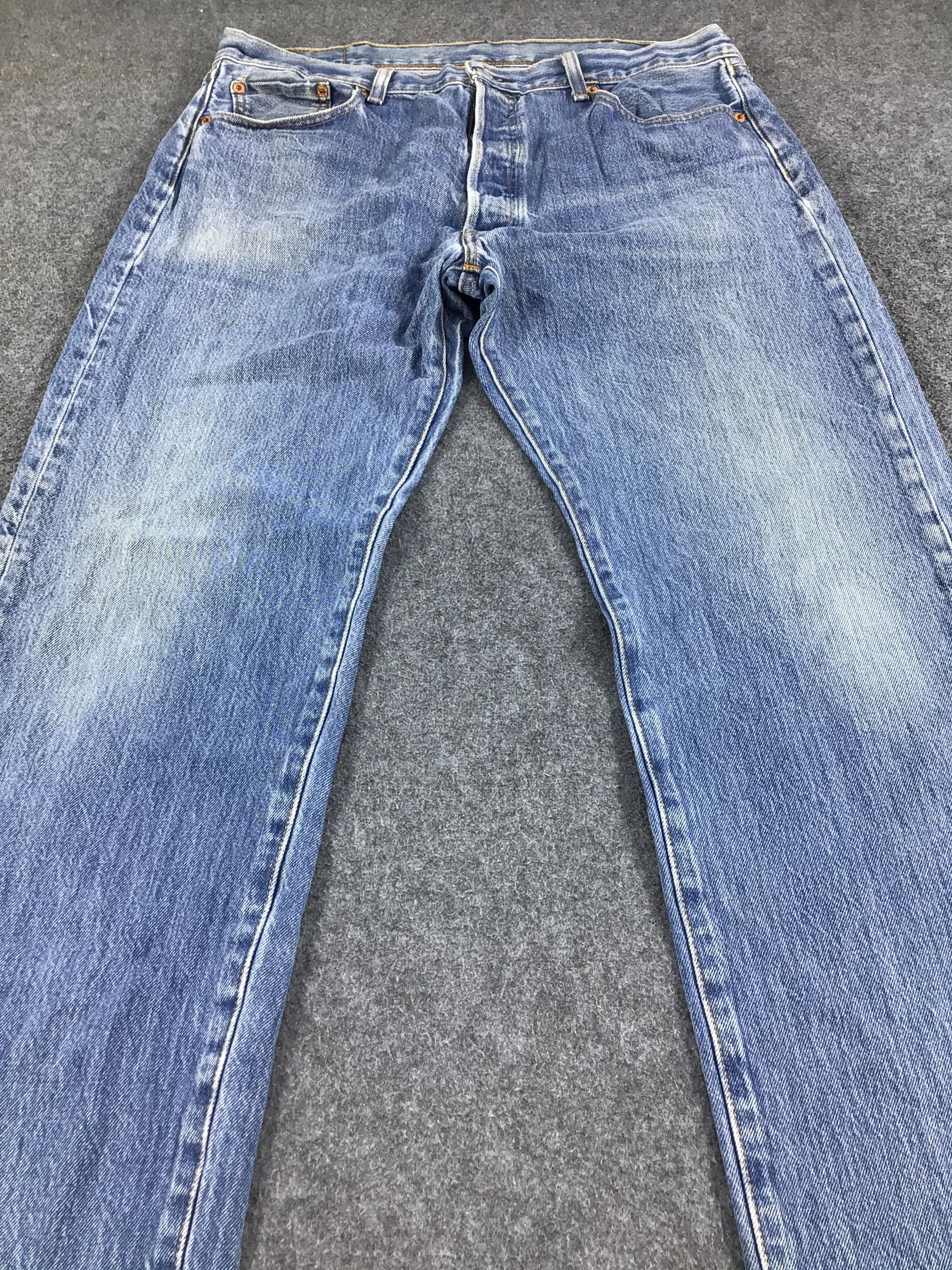 Levi's Vintage Levi's 501 Jeans Medium Wash Denim KJ181 Size US 35 - 3 Thumbnail