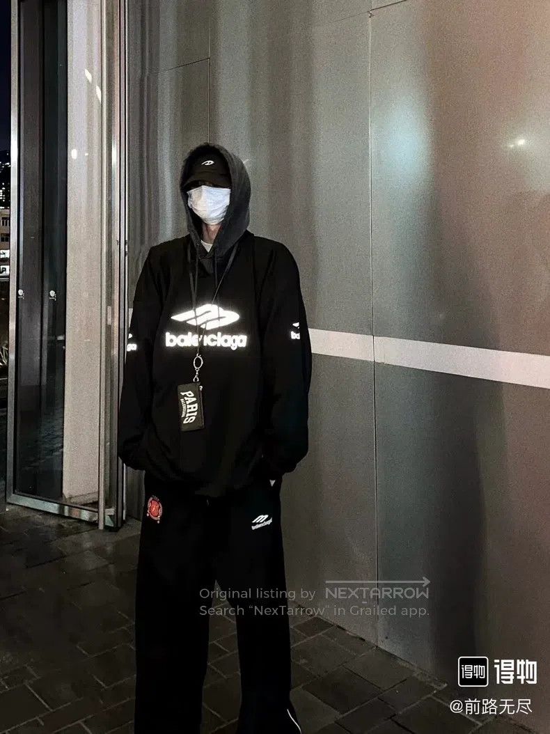 Balenciaga Balenciaga Hooded Long Sleeve Pullover Hoodie Size US S / EU 44-46 / 1 - 7 Thumbnail