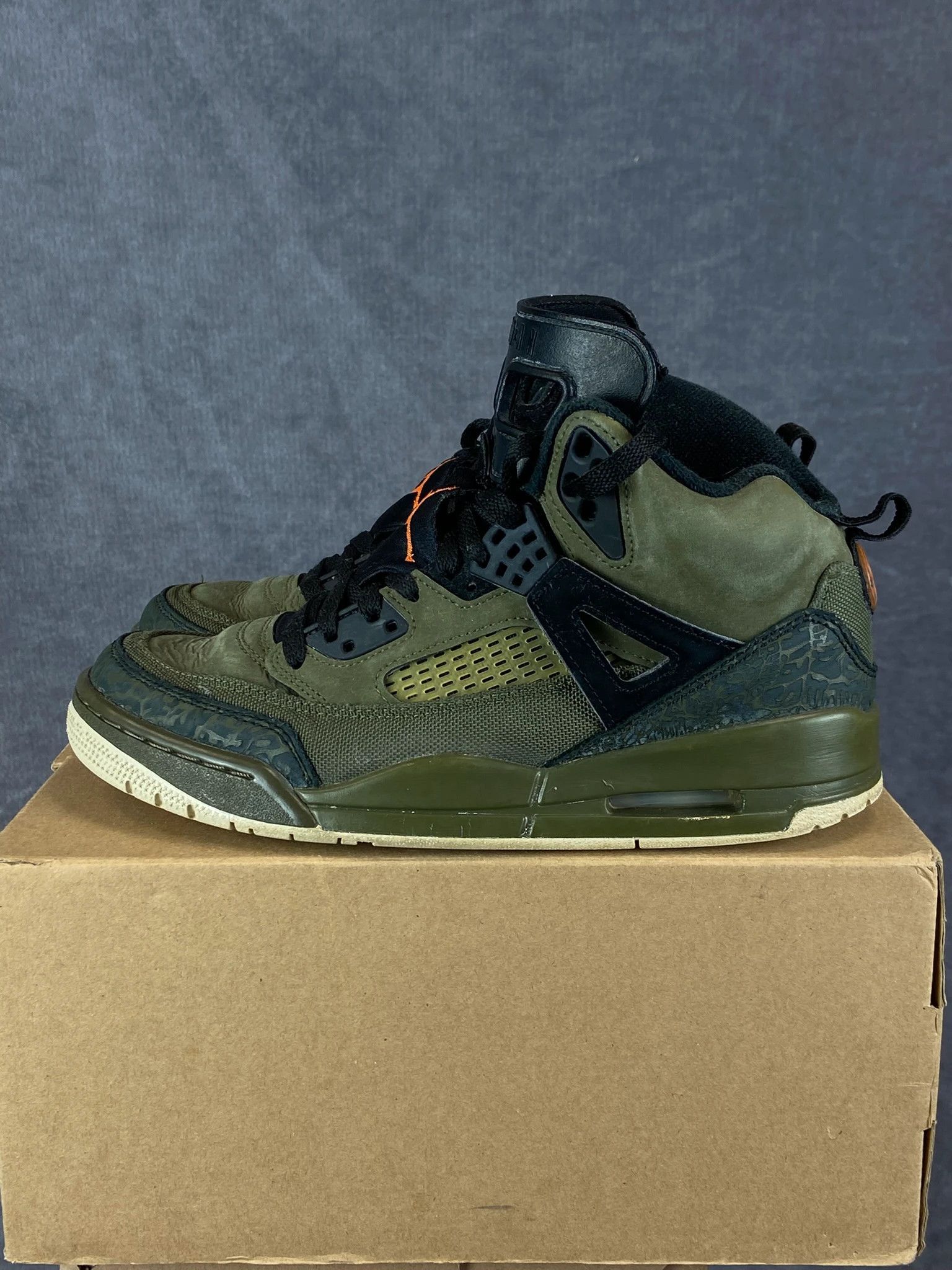 Jordan Brand Air Jordan Black Green Sneakers Size 41 Size US 7.5 / EU 40-41 - 2 Thumbnail