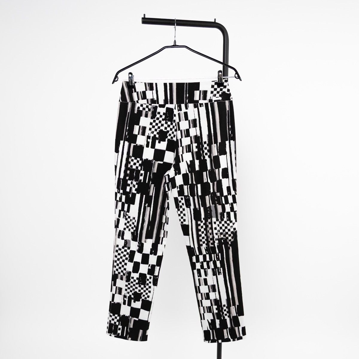Joseph Ribkoff Joseph Ribkoff Women Geometric Black White Trousers Slim Fit Size 30" / US 8 / IT 44 - 2 Thumbnail