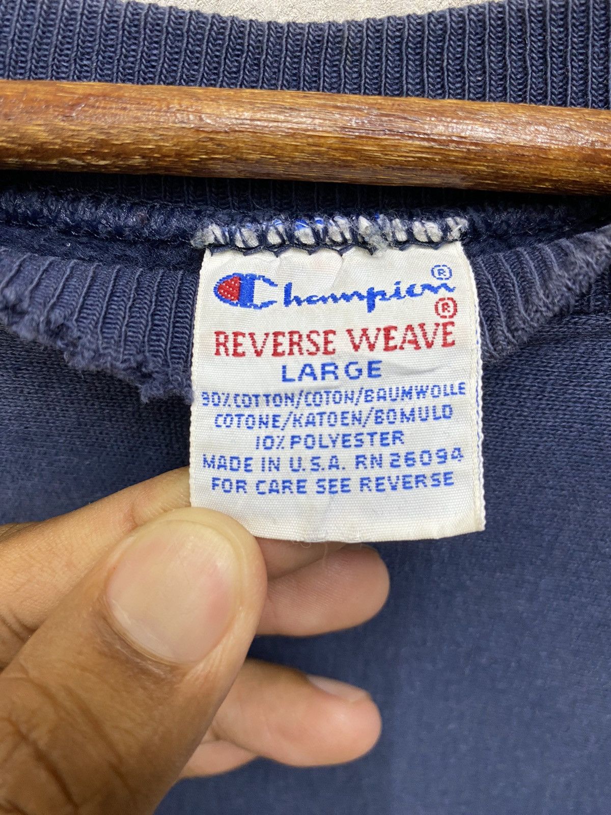 Champion Vintage 90s Champion Reverse Weave Distressed Sweatshirts Size US L / EU 52-54 / 3 - 10 Thumbnail