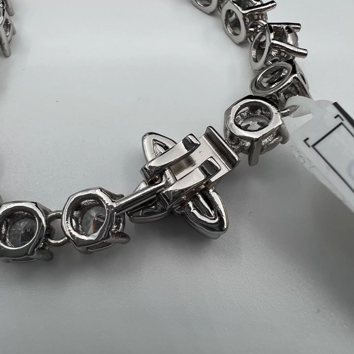 Louis Vuitton LV crystals white flower clasp bracelet L new Size ONE SIZE - 4 Thumbnail