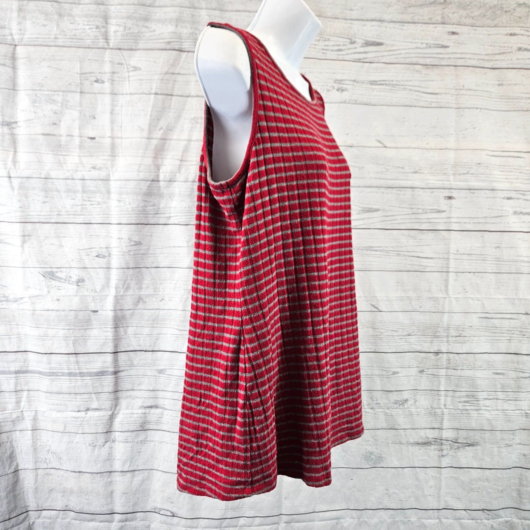 Vintage Chico's Zenergy Tank Top Womens Petite Medium Red Gray Stripe Rayon Blend Shirt Sleeveless Round Neck Size M / US 6-8 / IT 42-44 - 3 Thumbnail