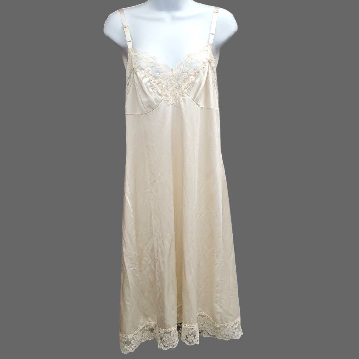 Vintage VINTAGE Lorraine Nightgown Womens 36 Tall Beige Nylon Lace Romantic Cottagecore Camisole Sleeveless Shirt Dress Womens Lace Size ONE SIZE - 2 Thumbnail